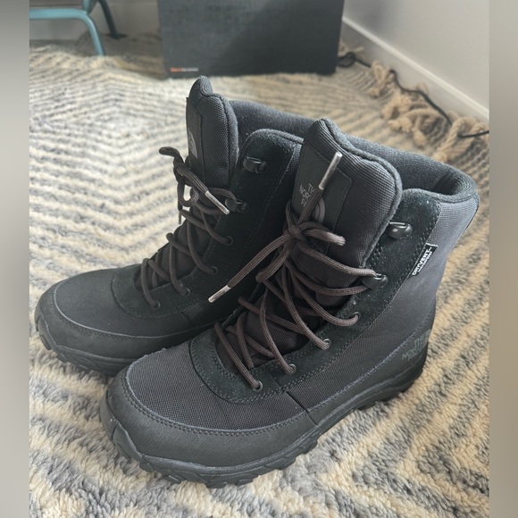 LIKE NEW: The North Face Insulated Waterproof Boots Men’s 8